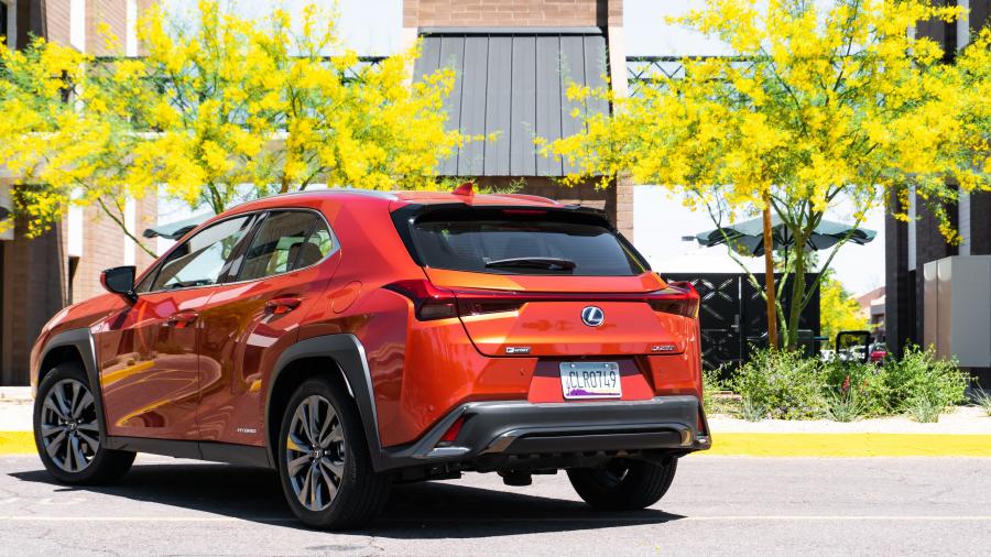  Lexus UX250h F-Sport 2018 года  (NA) (фото 38 из 40)